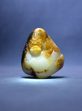 黑皮黄沁白玉独籽料貔貅挂坠把件