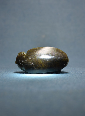 黑皮沙枣青籽料龙龟腰挂件把件