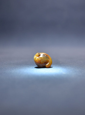 黑皮黄沁独籽三足金蟾戒面手机挂