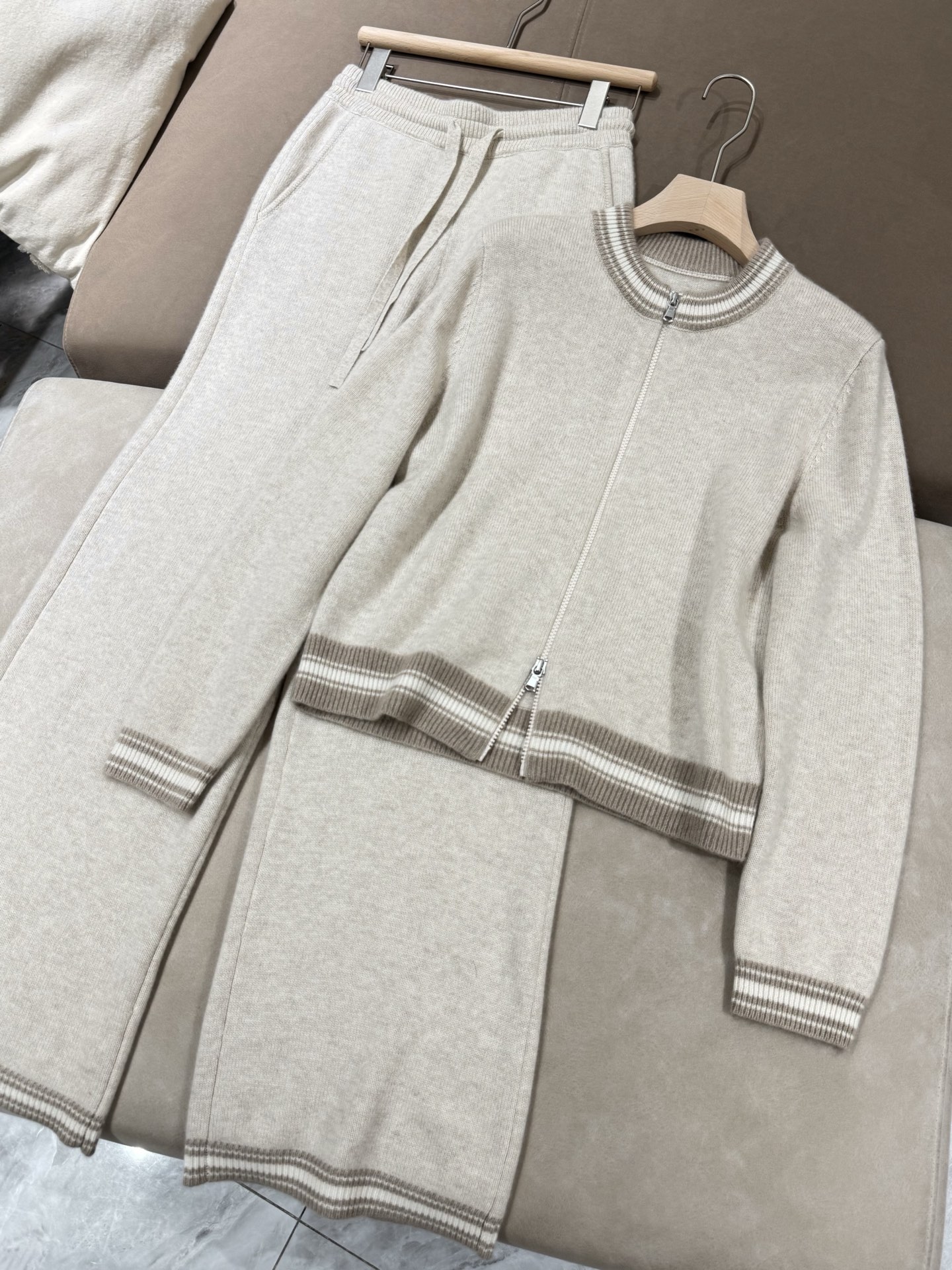 【OGARMA】轻奢条纹撞色百搭休闲羊绒针织开衫套装松紧腰阔腿长裤