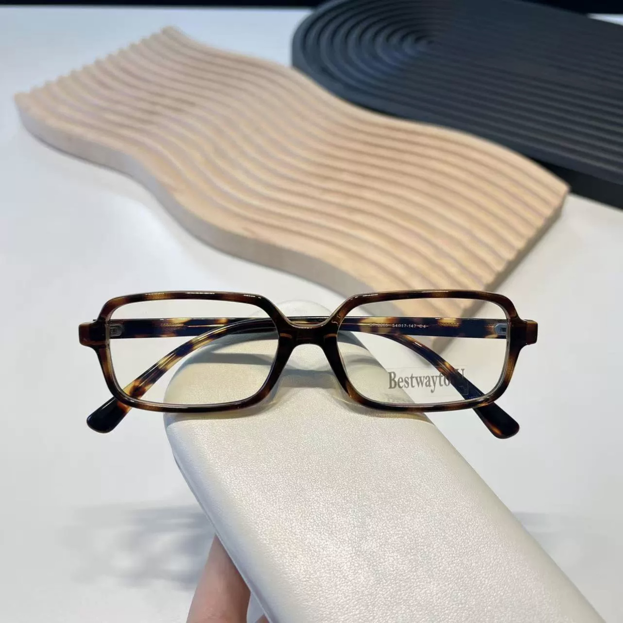 海的潮小方块书呆子眼镜