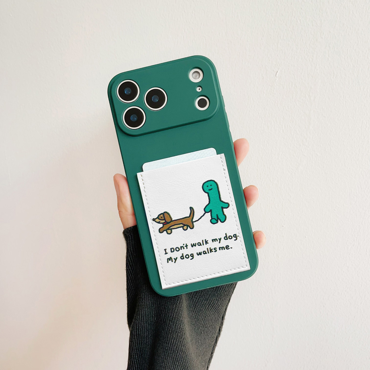 小绿人遛狗带卡包手机壳收纳证件苹果17promax精孔16promax防摔iPhone17pro独立皮质装卡套14/15文艺交通卡贴,3C数码配件,手机保护套/壳,淘宝优惠券,粉丝福利购,淘宝优惠卷