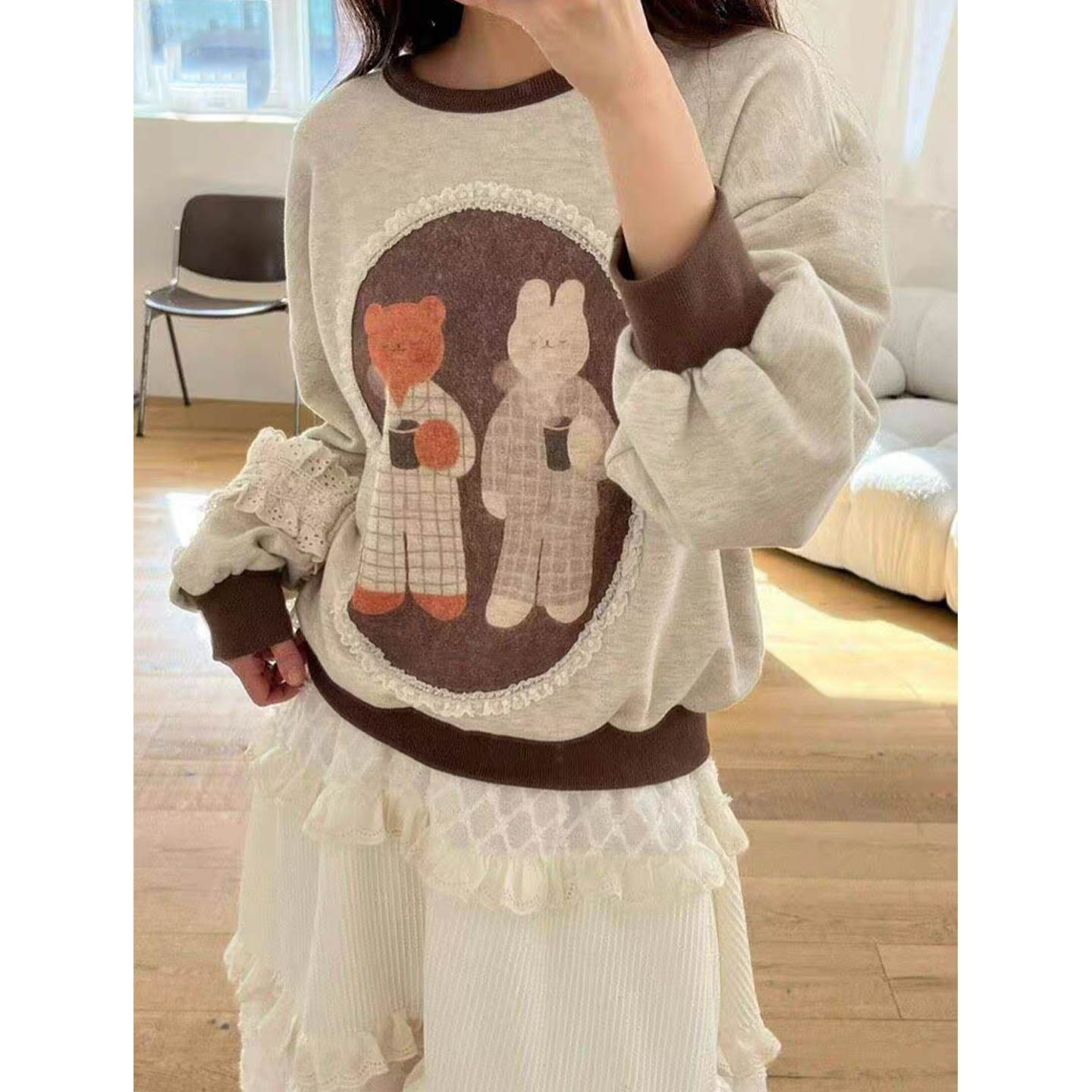 蕾丝拼接卡通加绒套头休闲卫衣女