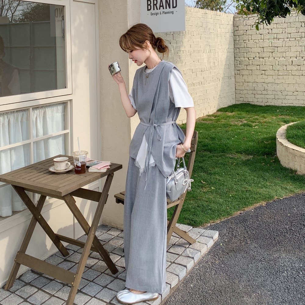 夏季淡人气质高级感T恤阔腿裤三件套女2025新款灰色西装马甲套装