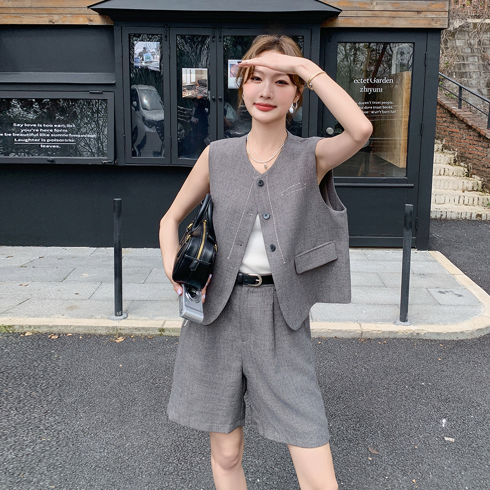 轻熟风韩系灰色西装套装女夏新款设计感小个子休闲显瘦短裤两件套