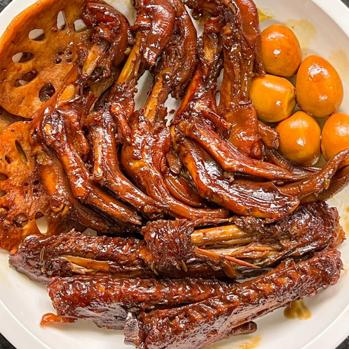 周黑鸭卤鸭掌甜辣鸭翅中鸭锁骨