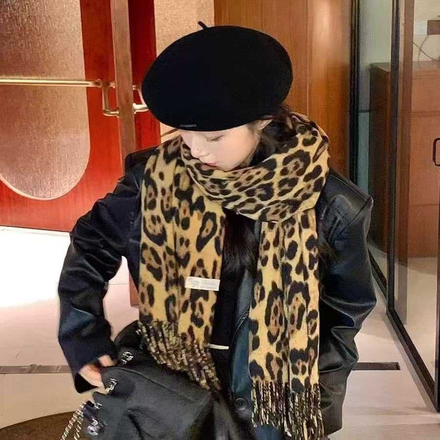 秋冬季豹纹加厚保暖羊绒围巾女