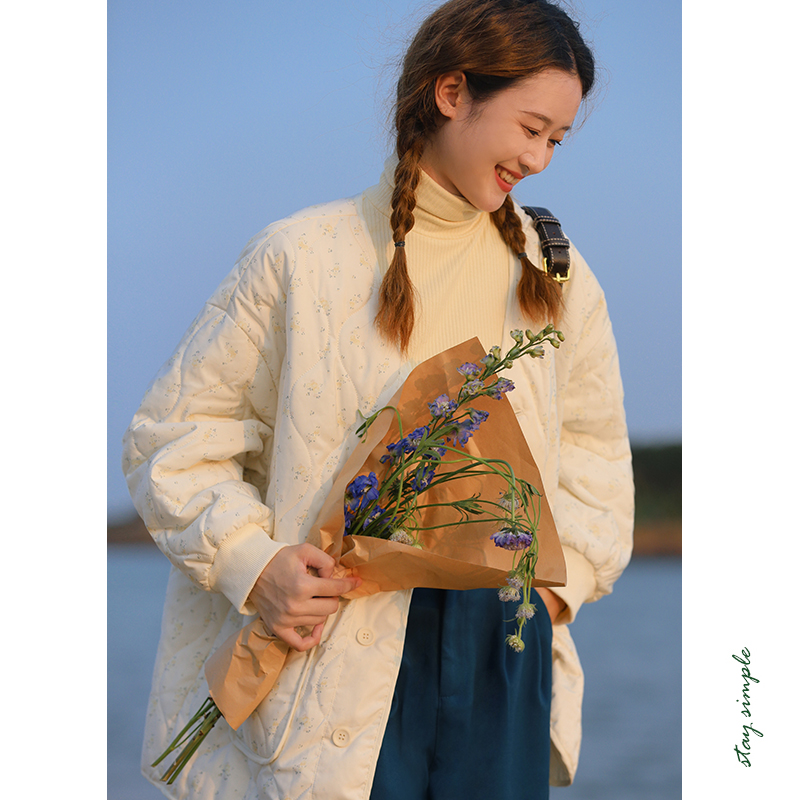 奶油小黄花绗棉薄V领棉服