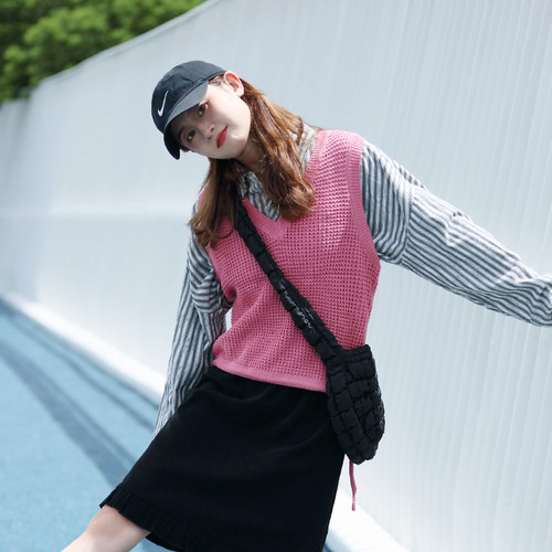 花吉B823树莓粉色下摆抽绳宽松镂空V领针织马甲女2026新款秋马夹