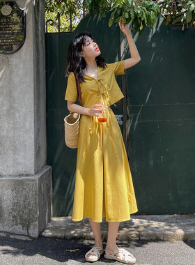 花吉Q209黄色V领蝴蝶结系带短款衬衫女新款2026外穿夏半身裙套装