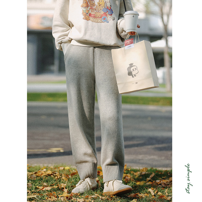 浅灰色高腰宽松毛线针织裤