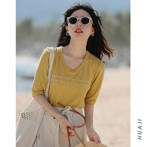 杏色大U领字母印花T恤女小个子
