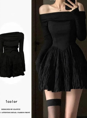 1012一字肩小众显瘦短裙子气质黑色设计感褶皱a字裙长袖连衣裙