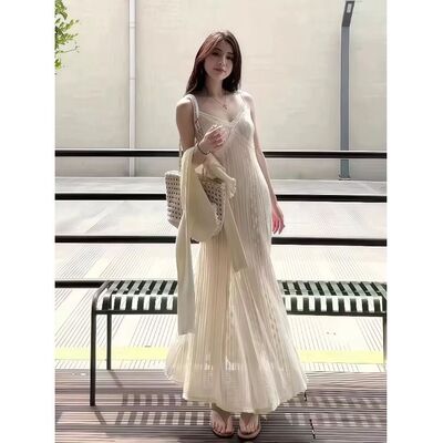 纯欲风白色蕾丝拼接吊带连衣裙