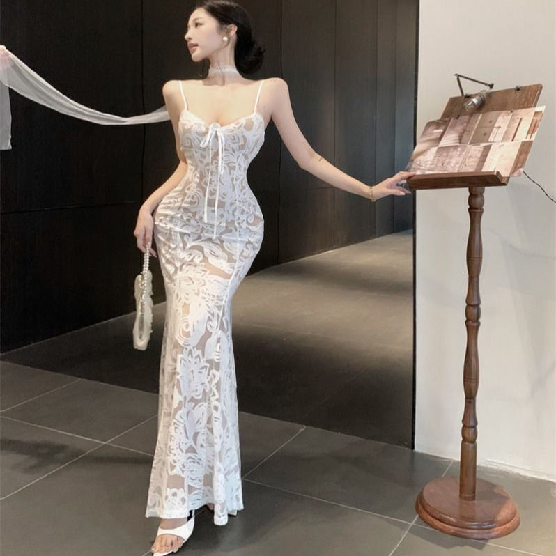 法式复古蕾丝吊带连衣裙女夏季白色辣妹性感紧身裙子包臀鱼尾长裙
