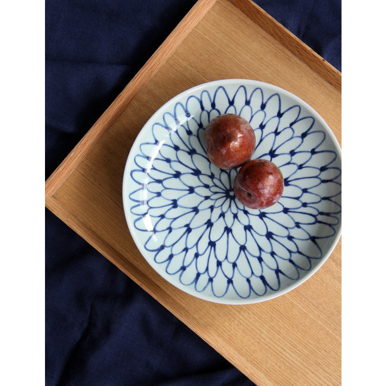 现货日本进口釉下青花大轮菊纹19厘米圆菜盘家用深盘日式料理食器
