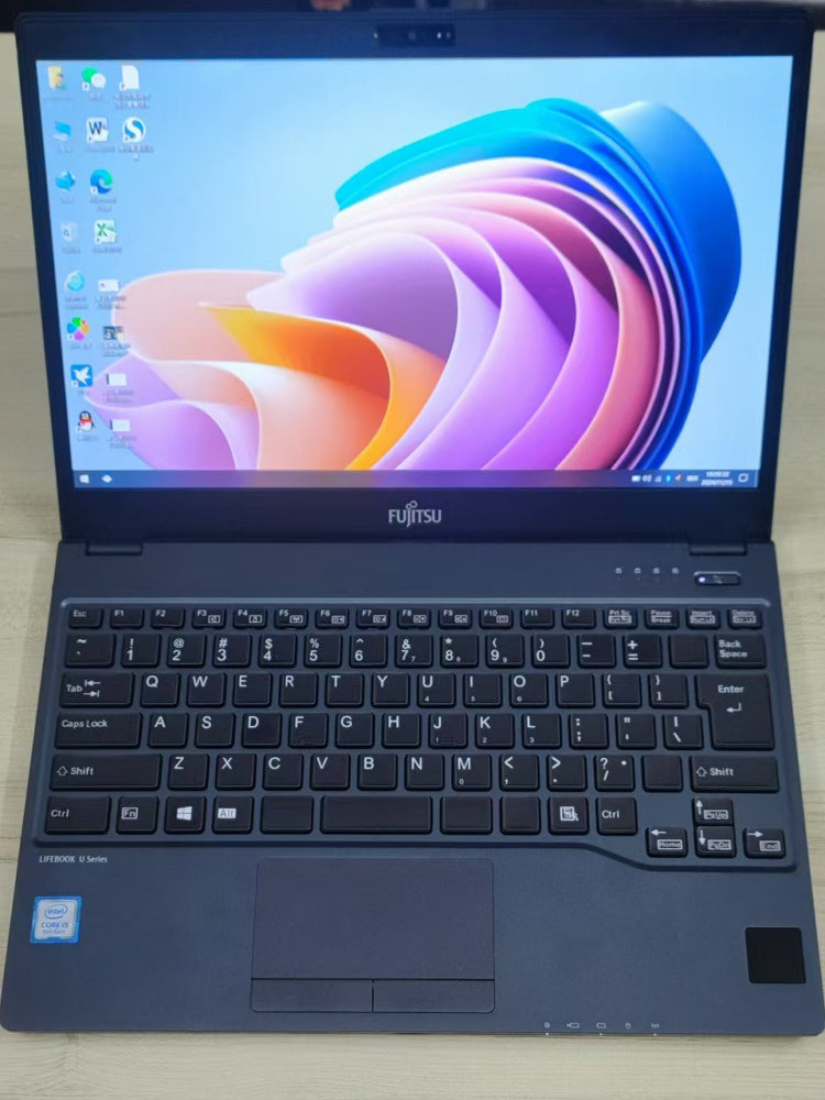 Ноутбук Fujitsu U939 U938 - это ультратонкий и портативный 13-дюймовый студенческий офисный ноутбук весом всего 800 граммов Изображение 1