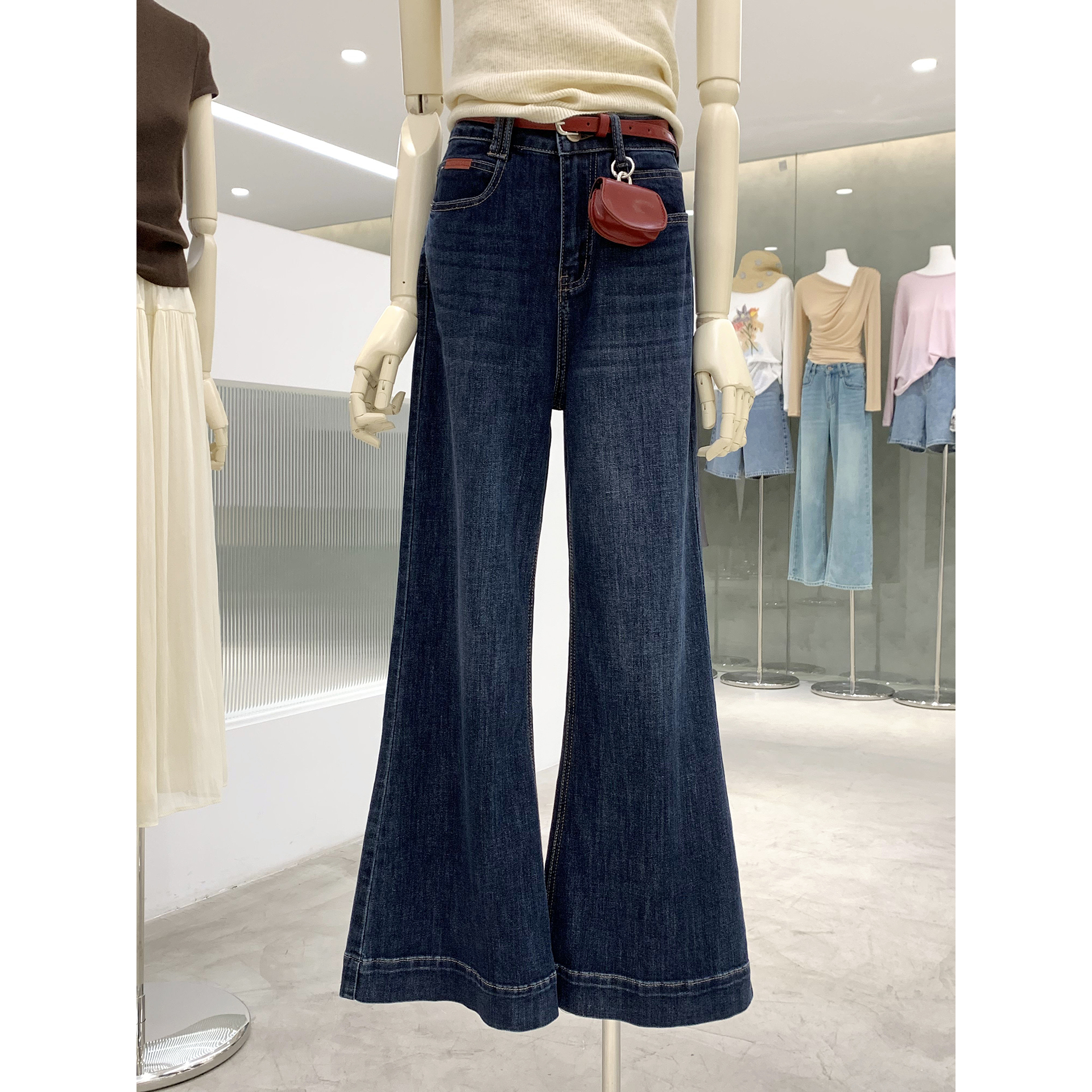 复古高腰显瘦显腿长微喇牛仔裤女