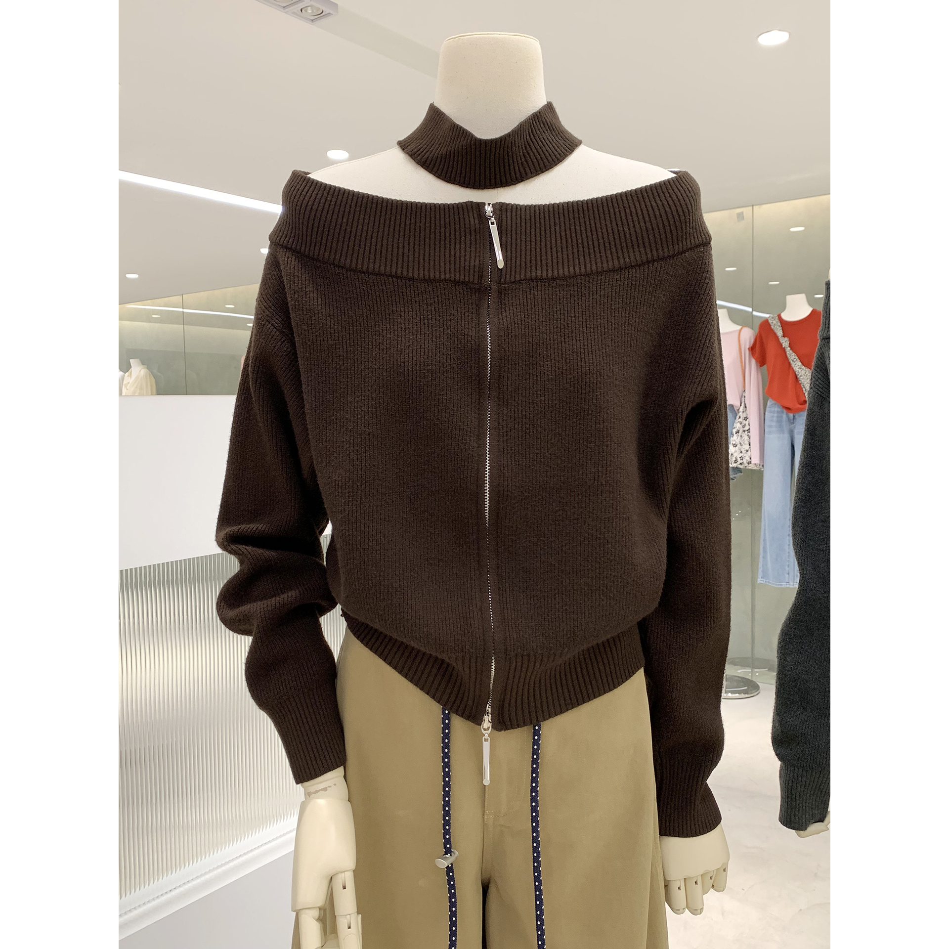 甜酷一字肩双拉链毛衣针织衫