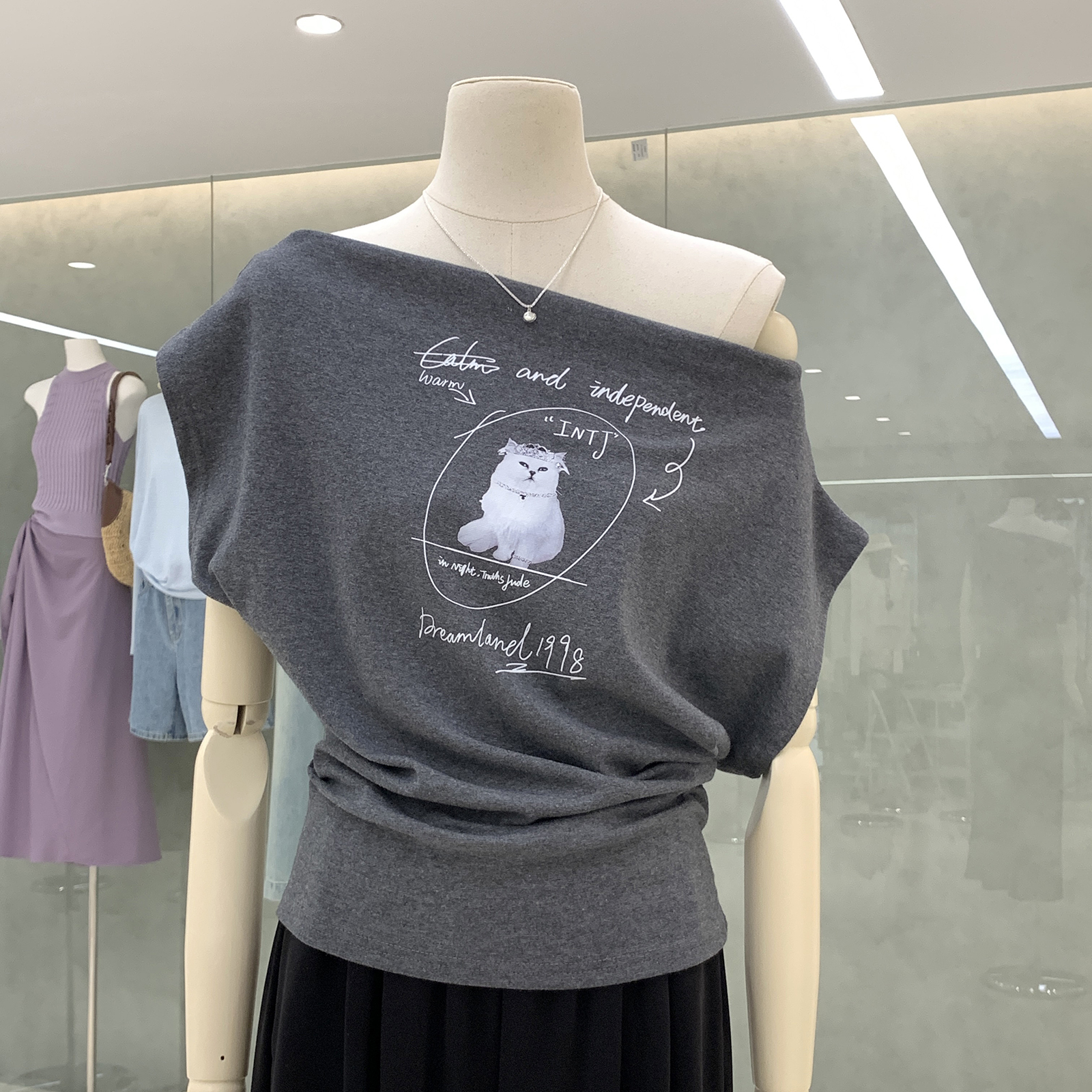纯欲辣妹风INTJ小猫一字肩短袖女
