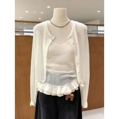 荷叶边镂空吊带+同色系针织开衫