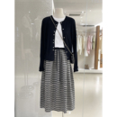 格子花苞裙三件套绝美套装 淡人浅春系白色T恤内搭 黑色针织开衫