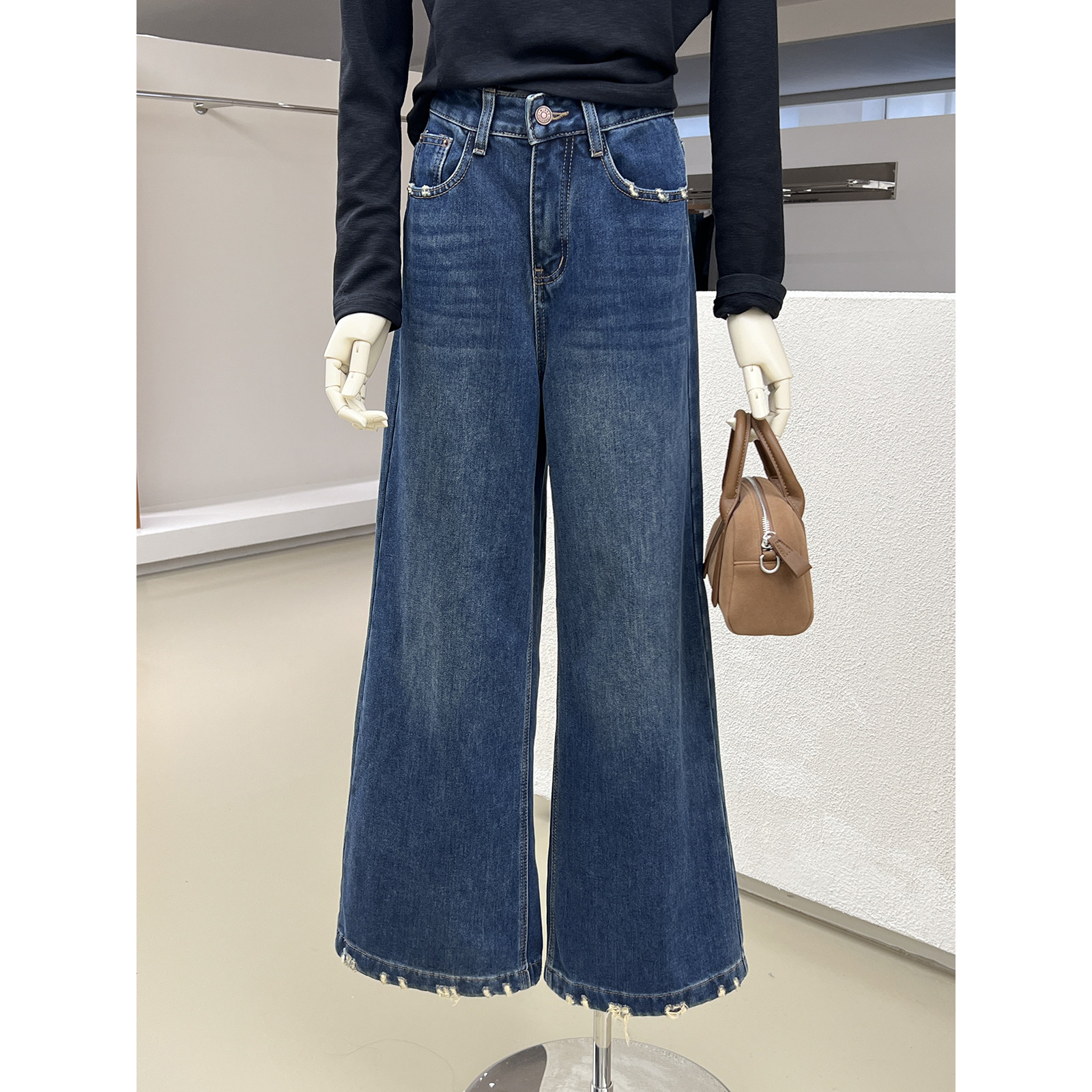 复古磨破设计高腰阔腿拉绒牛仔裤