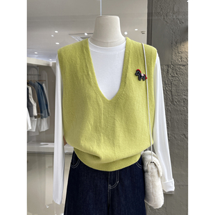 基础款白色圆领长袖内搭+小马刺绣V领针织马甲背心叠穿两件套上衣