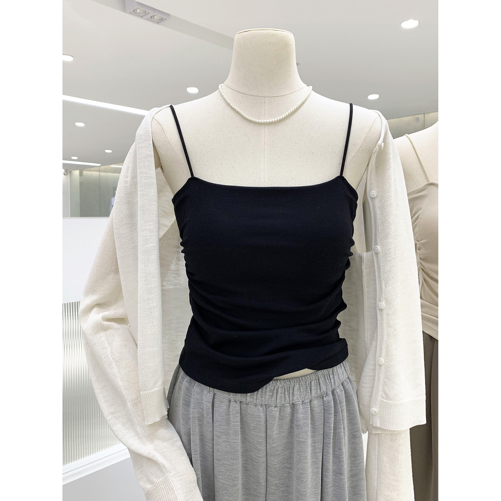 打褶弹力修身显瘦固定一体杯吊带上衣细肩带一字领口收副乳内搭女