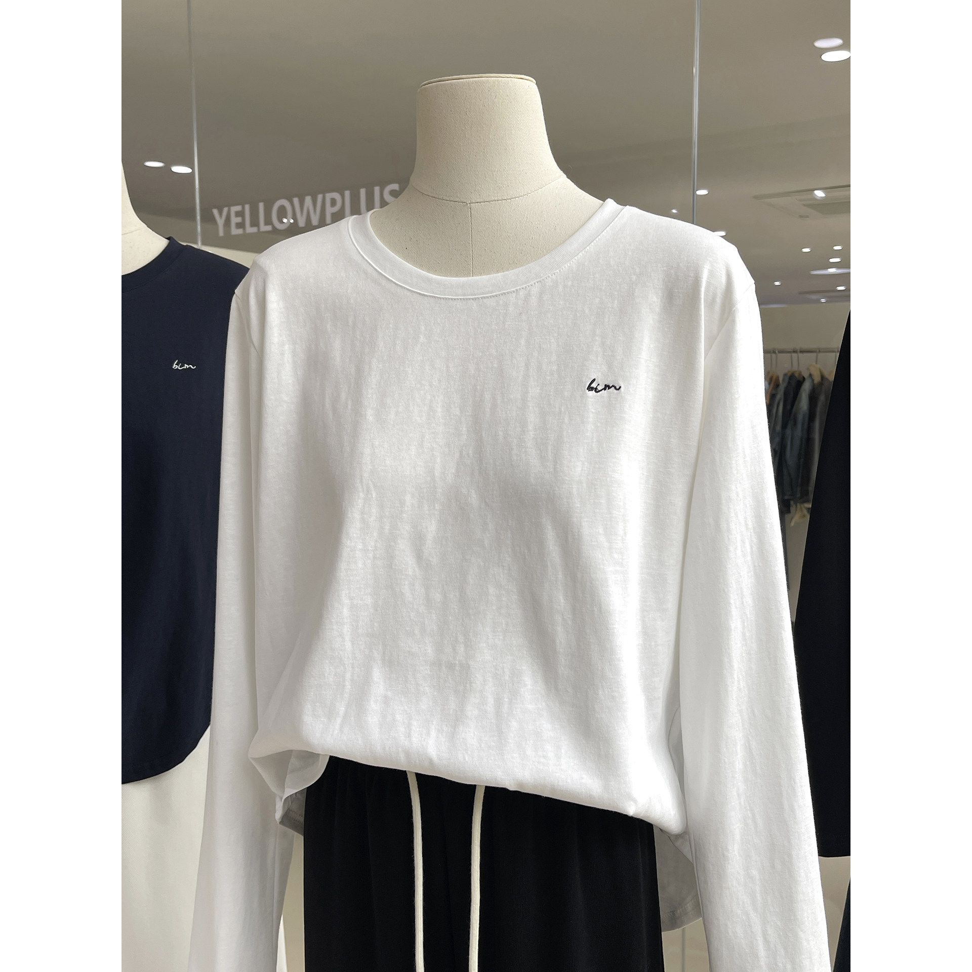 简约风精致字母刺绣圆领长袖T恤