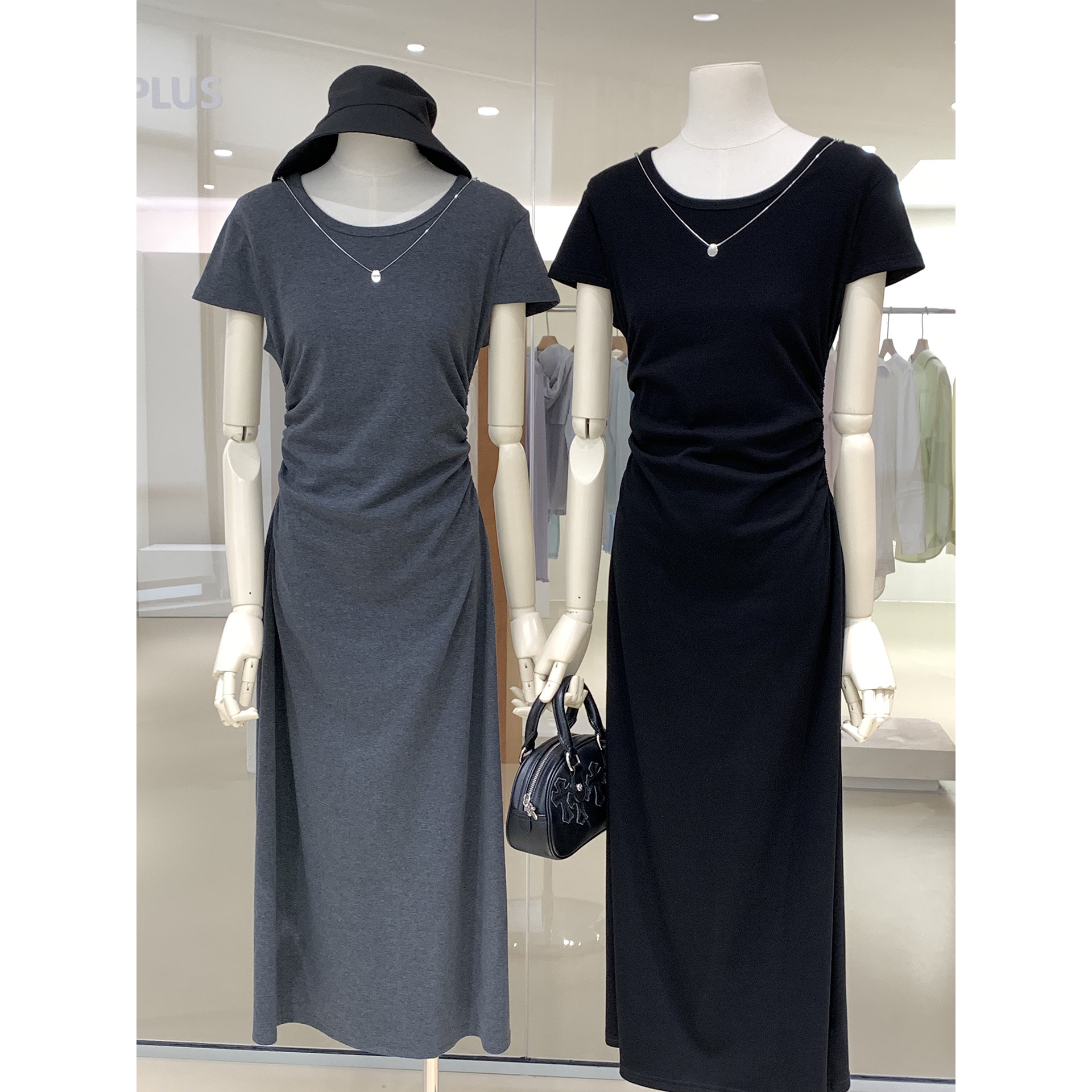 打褶收腰修身版型简约风短袖连衣裙2026新款显瘦显高中长裙配项链