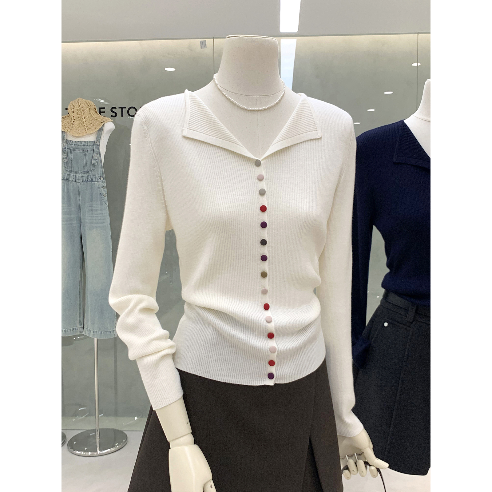 早秋彩虹纽扣小翻领长袖针织衫女