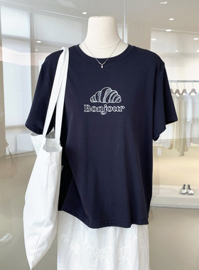 小清新简约风牛角包印花圆领T恤
