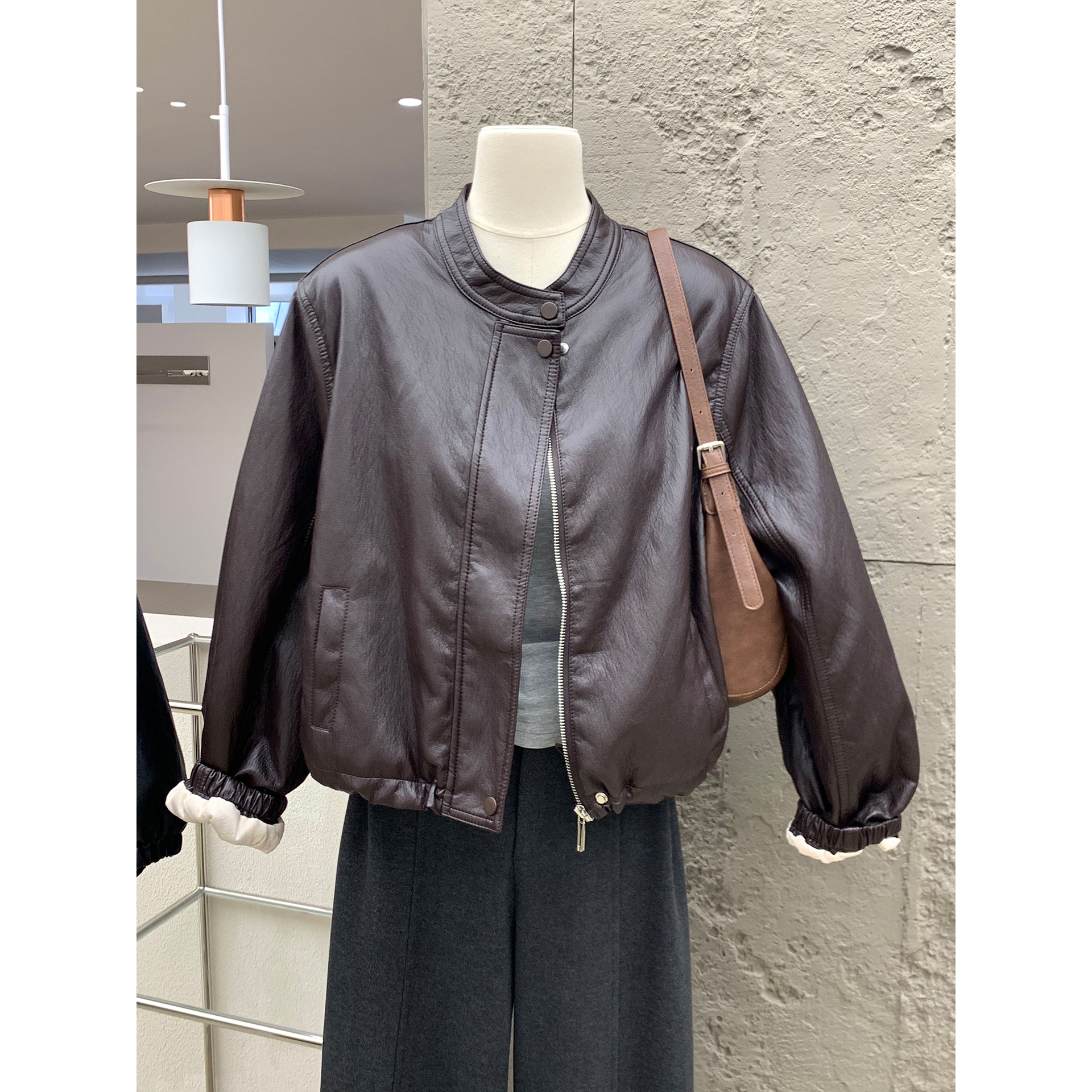 甜酷机车风柔软蛋白皮加绒款皮衣