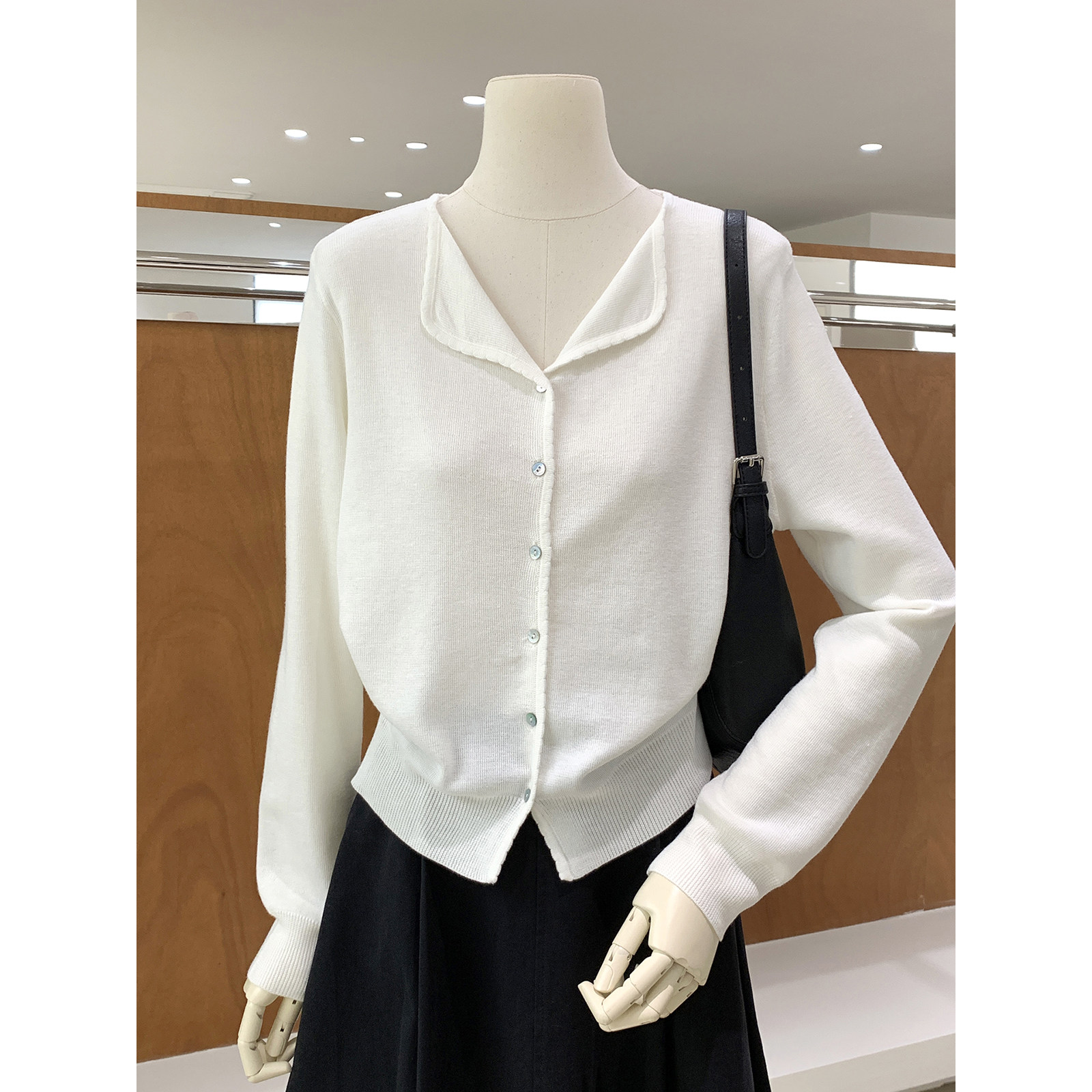 韩系小翻领单排扣纯色针织开衫女早春温柔氛围感细腻亲肤百搭上衣