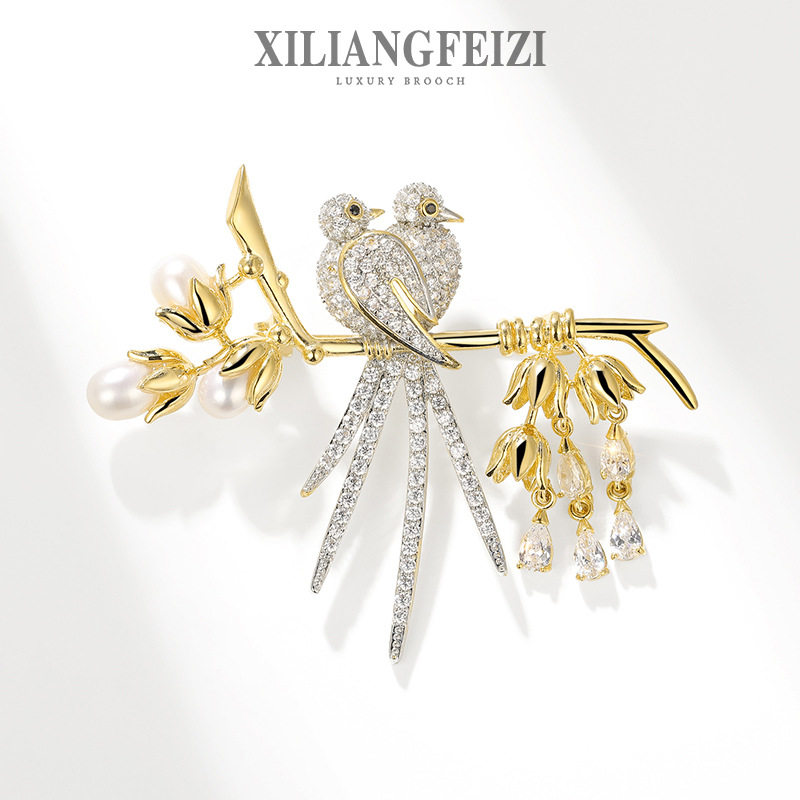 千族银 2025小红书高档双色金比翼鸟胸针天然珍珠胸花服饰别针