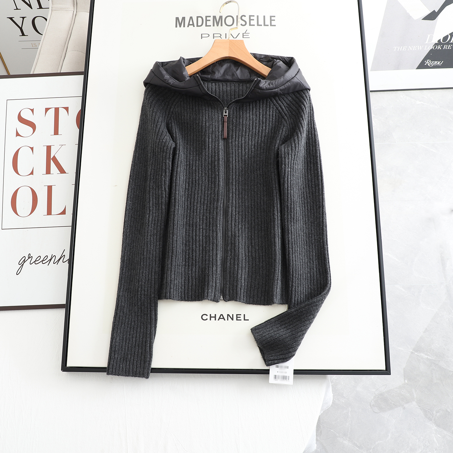 麦系の2025秋新款时尚百搭气质显瘦深灰色连帽拉链针织开衫女上衣