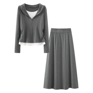 朗+の松驰感套装女2026春季新款休闲连帽假两件卫衣半裙两件套女