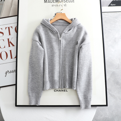 麦系の2025春季新款高级感灰色连帽双拉链针织开衫女毛衣外套上衣