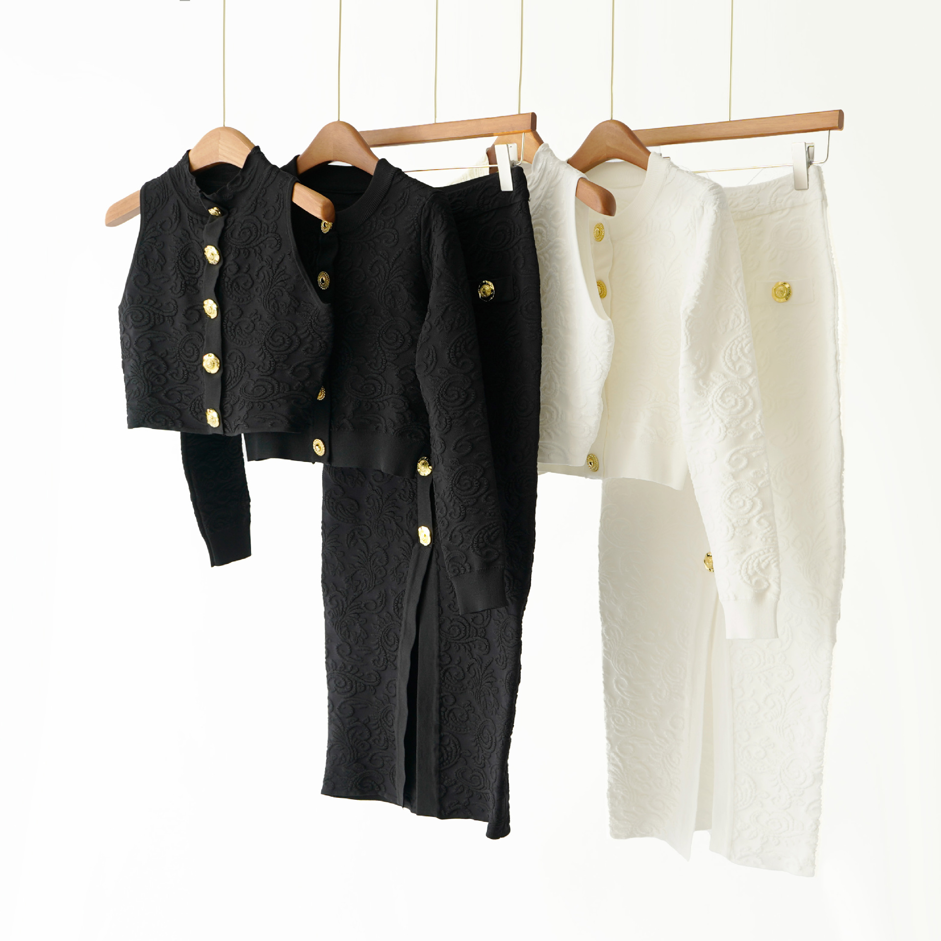 2025秋冬高品质立体浮雕花纹圆领短款针织开衫背心中长包臀三件套