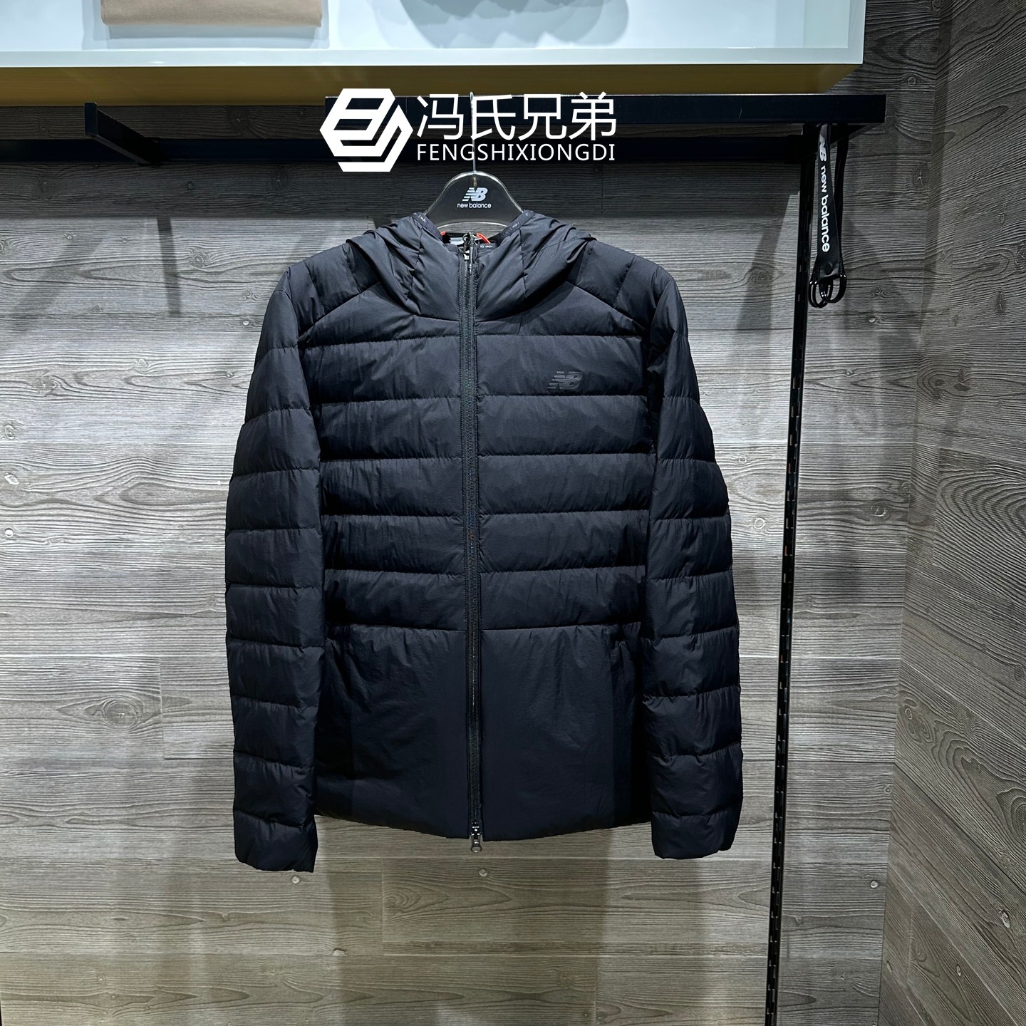 NewBalance保暖连帽情侣羽绒服