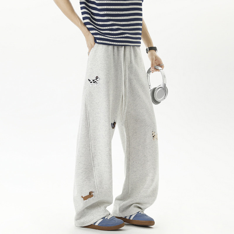 现货2026春新款高品质趣味腊肠狗刺绣弯刀阔腿休闲裤K2507-特P50，男装休闲裤，星座418-2