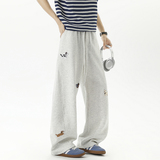 现货2026春新款高品质趣味腊肠狗刺绣弯刀阔腿休闲裤K2507-特P50，男装休闲裤，星座418-2