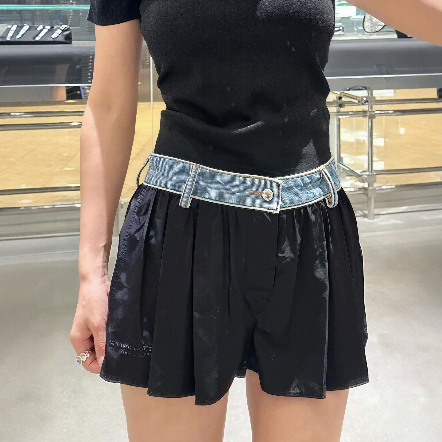 【高品质】大王新款牛仔腰拼接辣妹阔腿裤字母刺绣休闲黑色短裤女