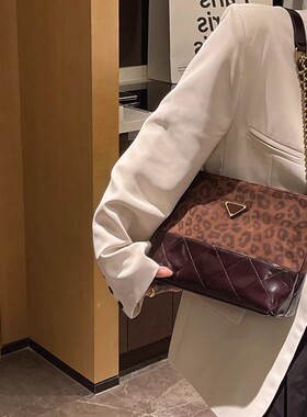 MK DA女包2025新款复古磨砂植鞣皮腋下包时尚链条单肩斜挎水桶包