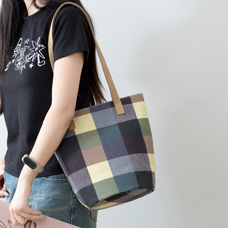 小众设计帆布包女日系格子复古通勤百搭水桶单肩包学生上课手提包