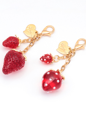 日本进口 双草莓钥匙扣 心形吊饰 草莓挂件 包包钥匙挂饰