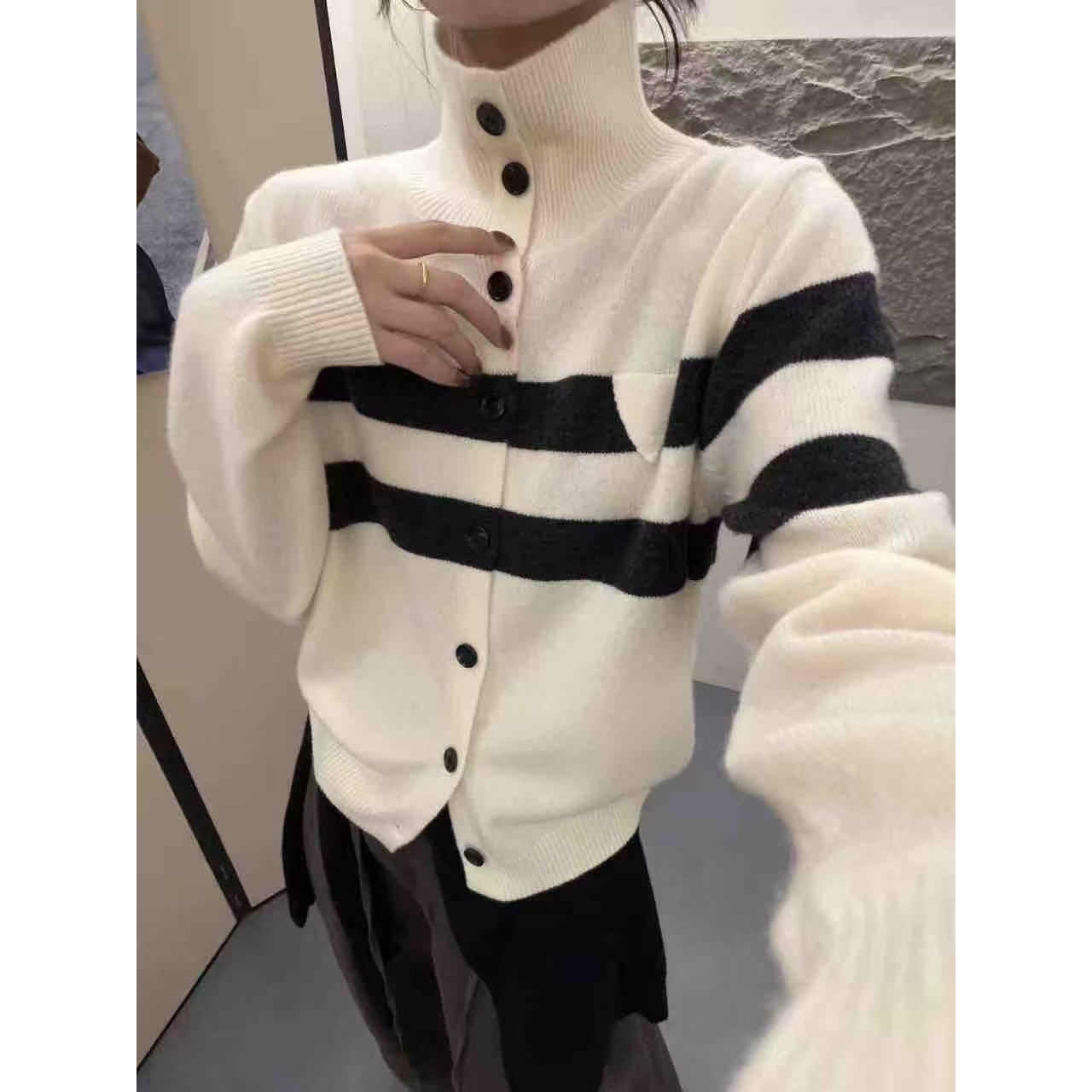 【大潘专享】日系复古高领黑白条纹撞色软糯慵懒上衣yic104410