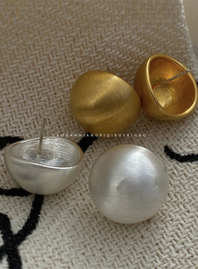 没质感我吃！金色复古拉丝圆球耳钉小众设计感高级爆款耳饰13718