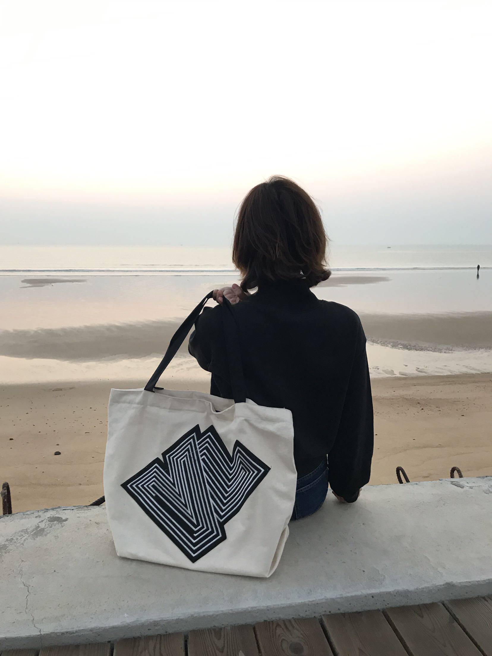 六月蕾 难得好物 设计感超实用收纳旅行时尚帆布包袋良品女包